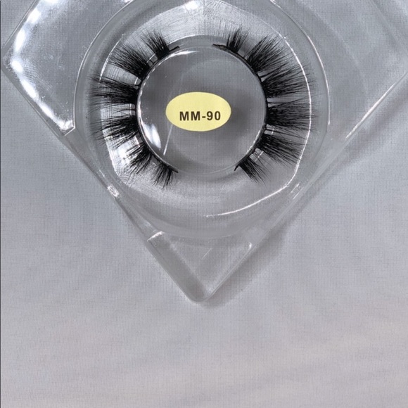 Lashes - Picture 6 of 7